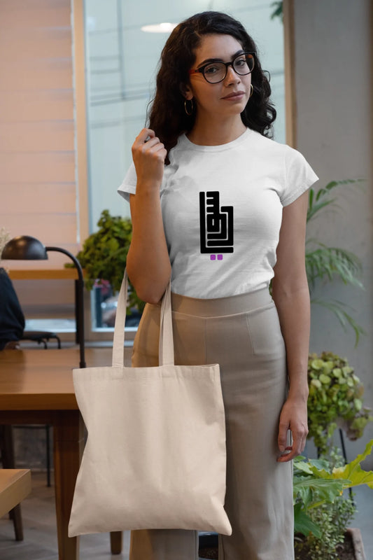 t-shirt-mockup-of-a-woman-holding-a-tote-bag-at-an-office-29413